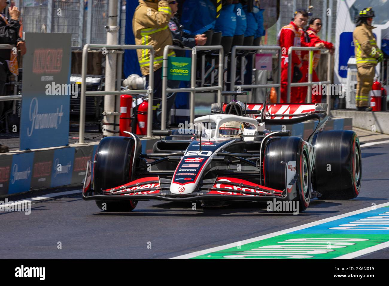 Kevin Magnussen (DEN) MoneyGram Haas F1 eam Haas VF24 Ferrari