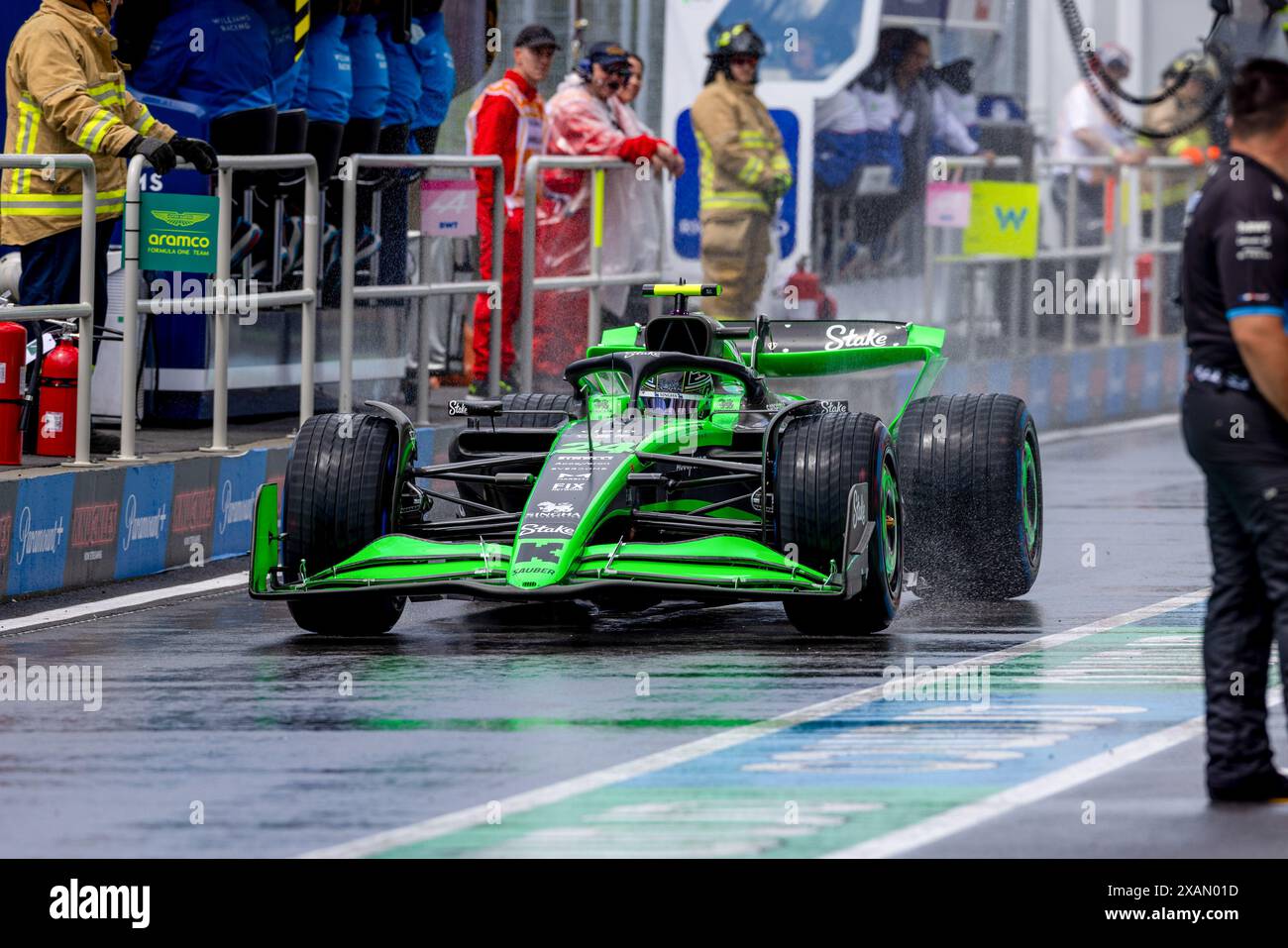 Zhou Guanyu (CHN) - Stake F1 Team Kick Sauber - Sauber C44 - Ferrari ...