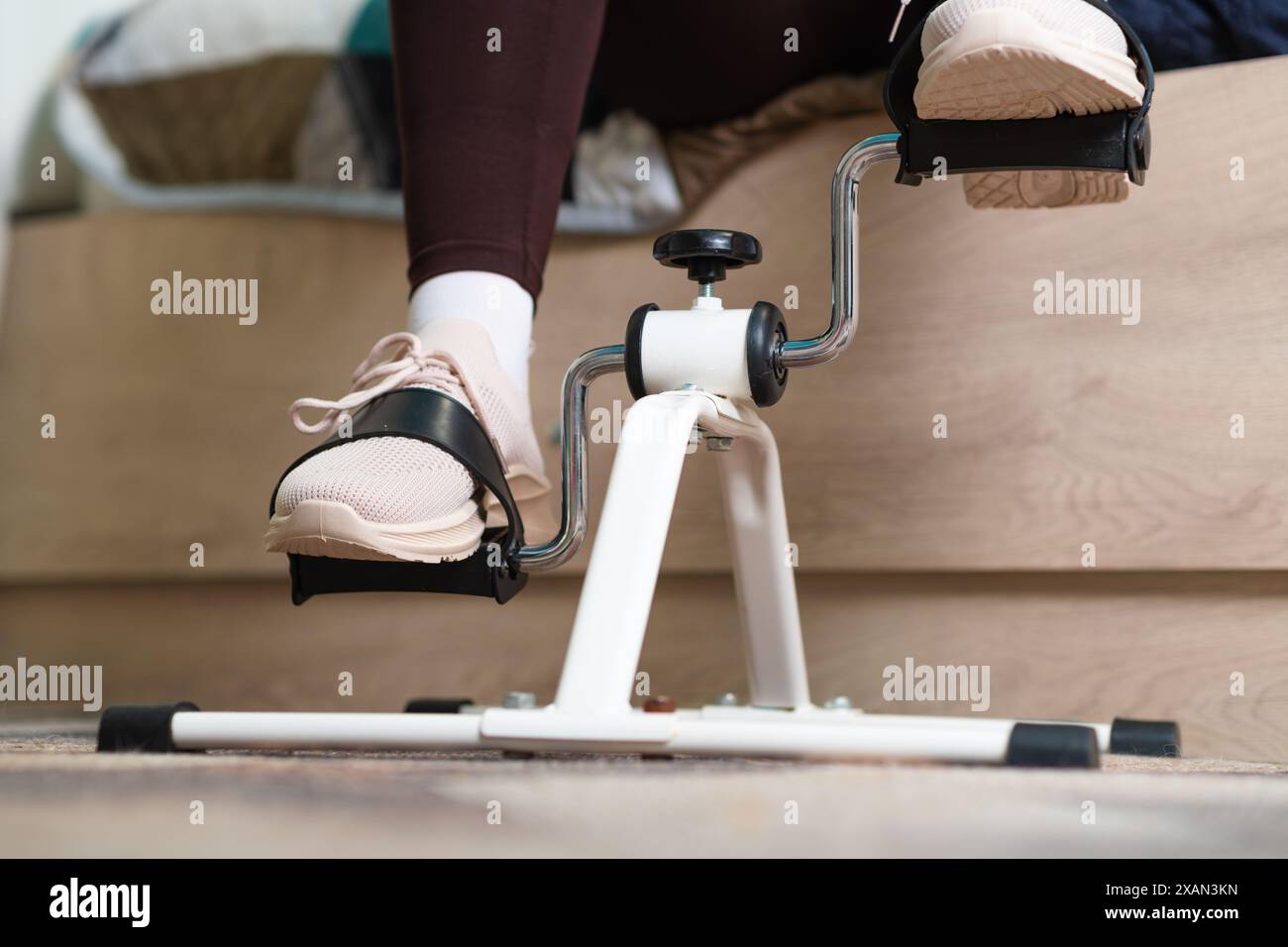 Seated chair exercise hi-res stock photography and images - Alamy