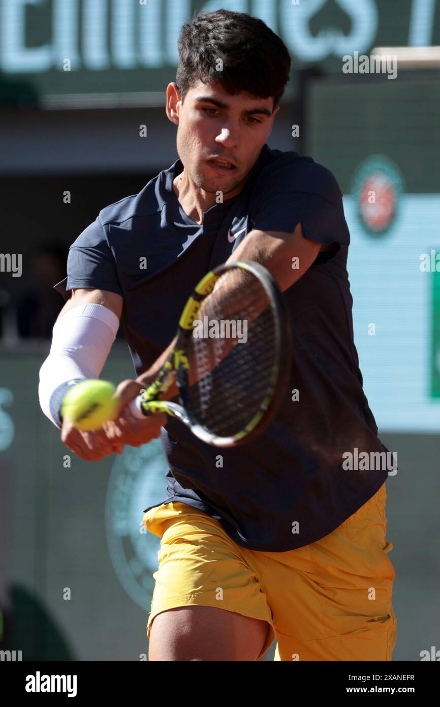 Paris, France. 07th June, 2024. Carlos Alcaraz of Spain during the semifinal against Jannik Sinner of Italy on day 12 of the 2024 French Open, Roland-Garros 2024, Grand Slam tennis tournament on June 7, 2024 at Roland-Garros stadium in Paris, France - Photo Jean Catuffe/DPPI Credit: DPPI Media/Alamy Live News Stock Photo