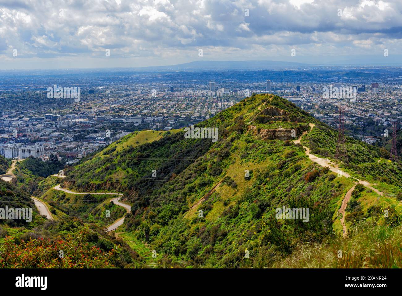 Panoramic view of Los Angeles as seen from an elevated vantage point ...