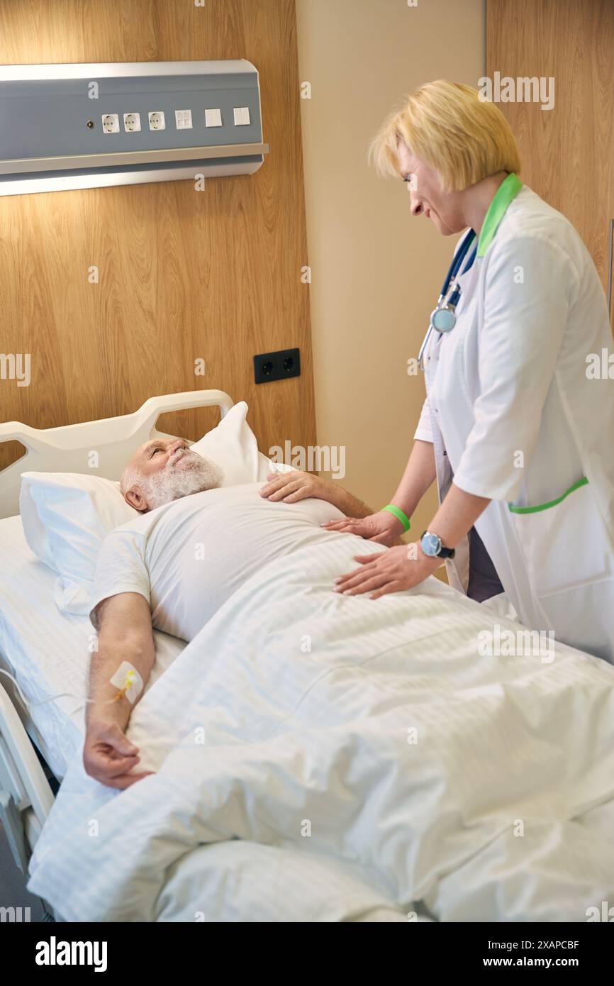 Old patient communicates doctor hi-res stock photography and images - Alamy