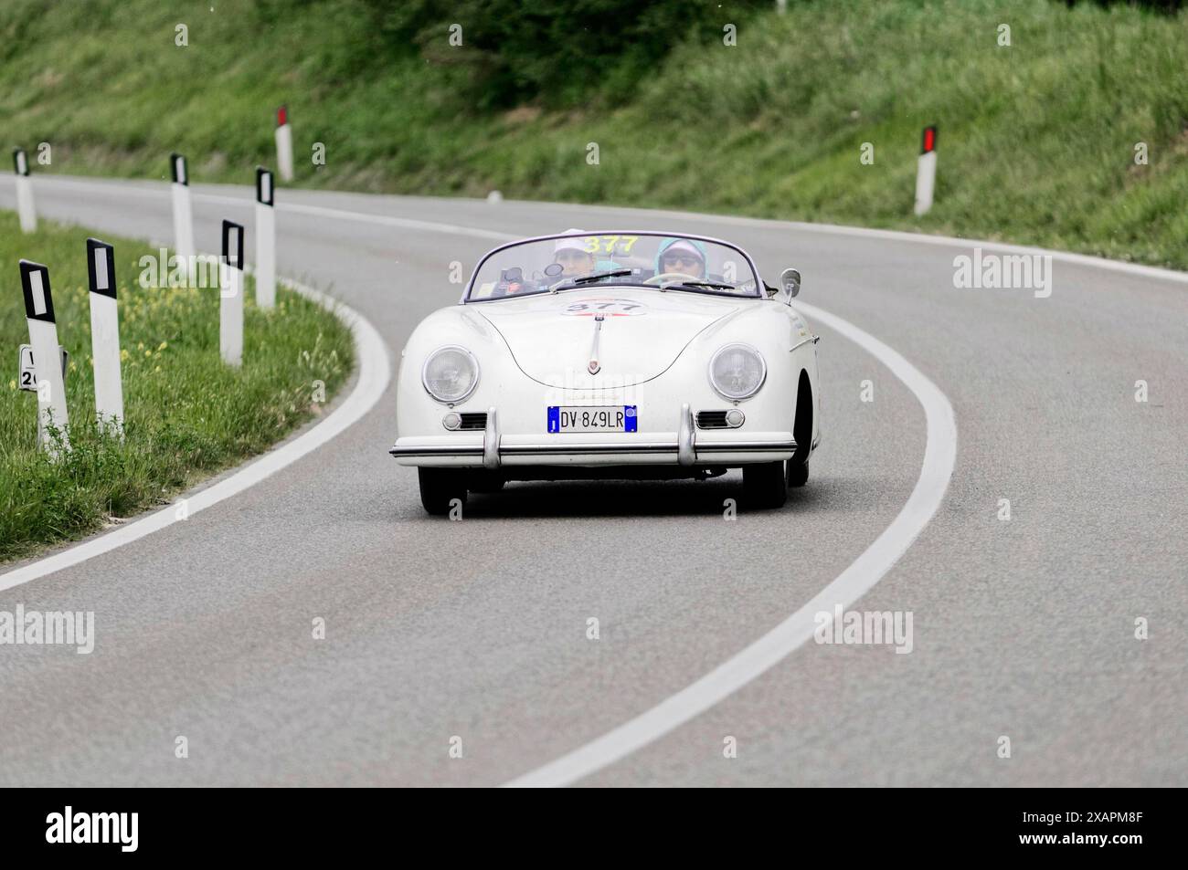 1000 passenger car hi-res stock photography and images - Alamy