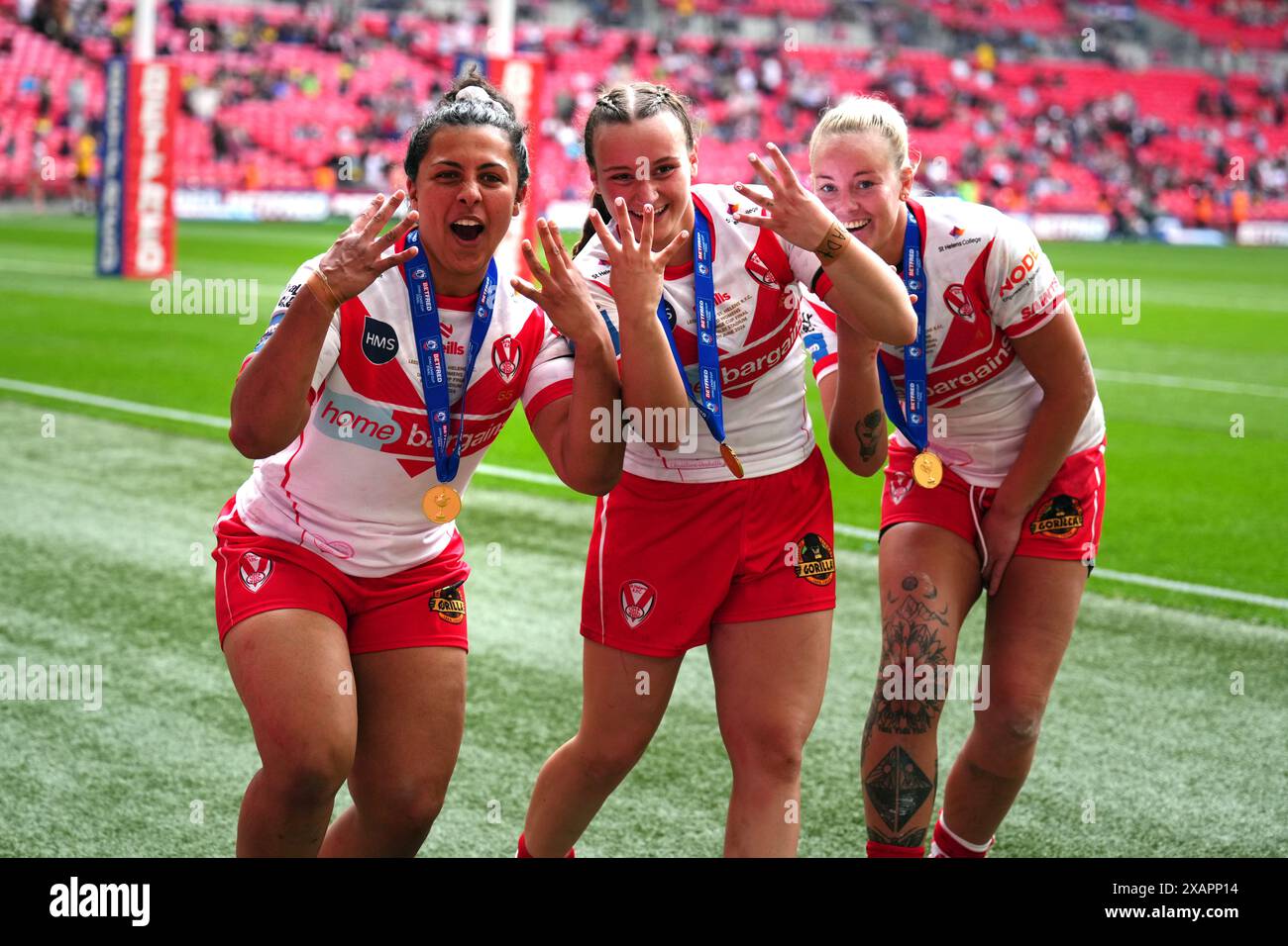 St Helens' Georgia Sutherland (left), Luci McColm And Naomi Williams