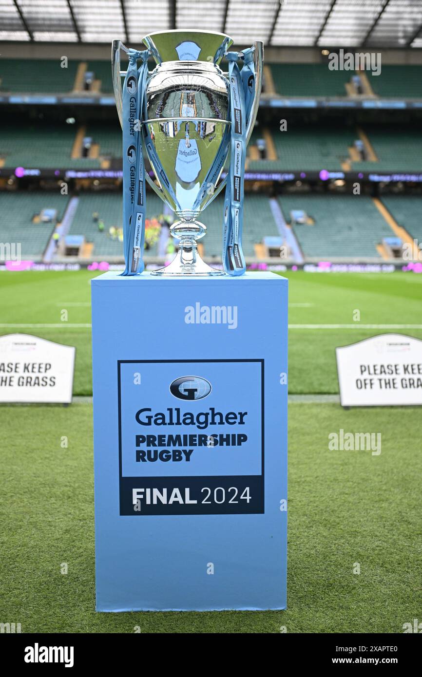 Gallagher premiership rugby trophy hi-res stock photography and images ...