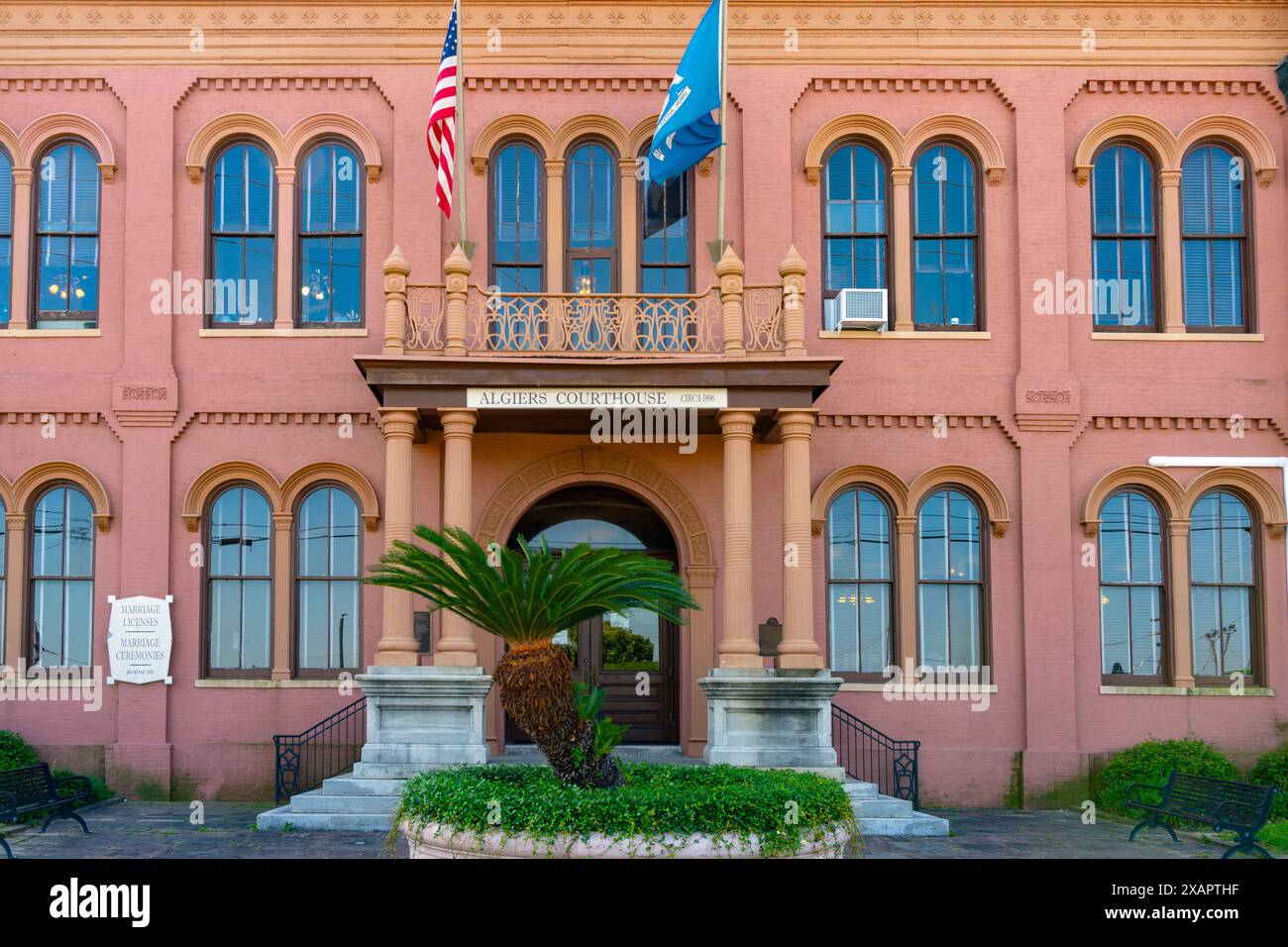 Courthouse behind tree hi res stock photography and images Alamy Courthouse behind tree hi res stock photography and images Alamy