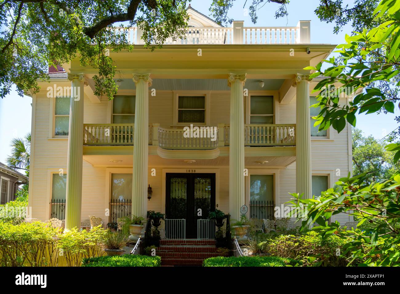 Bukowitz Mccloskey House 1910. New Orleans’ historic townhouse New ...