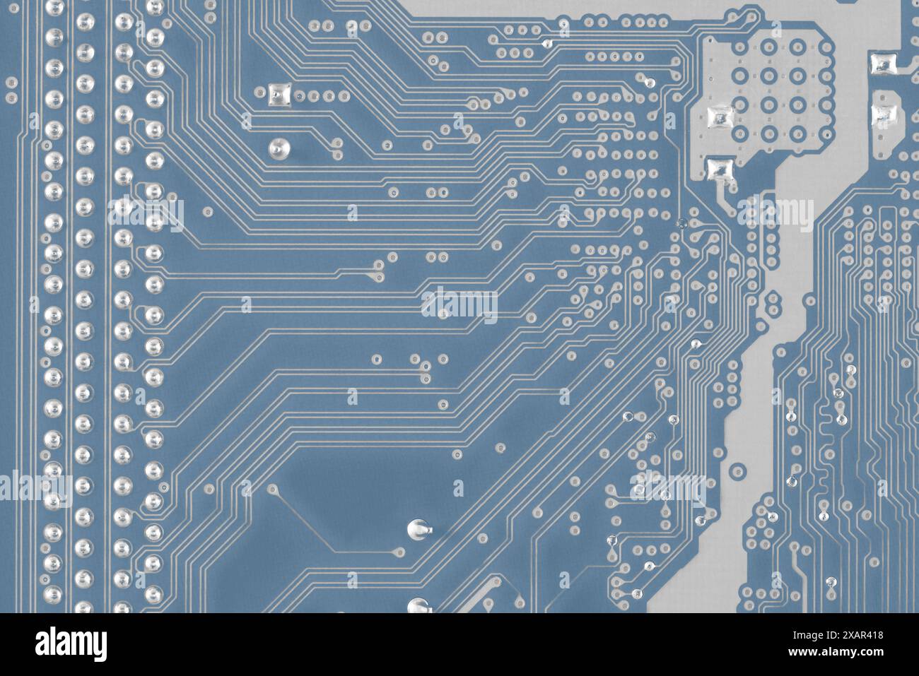 Hauptplatine im Computer Hauptplatine im Computer mit Leiterbahnen zum ...