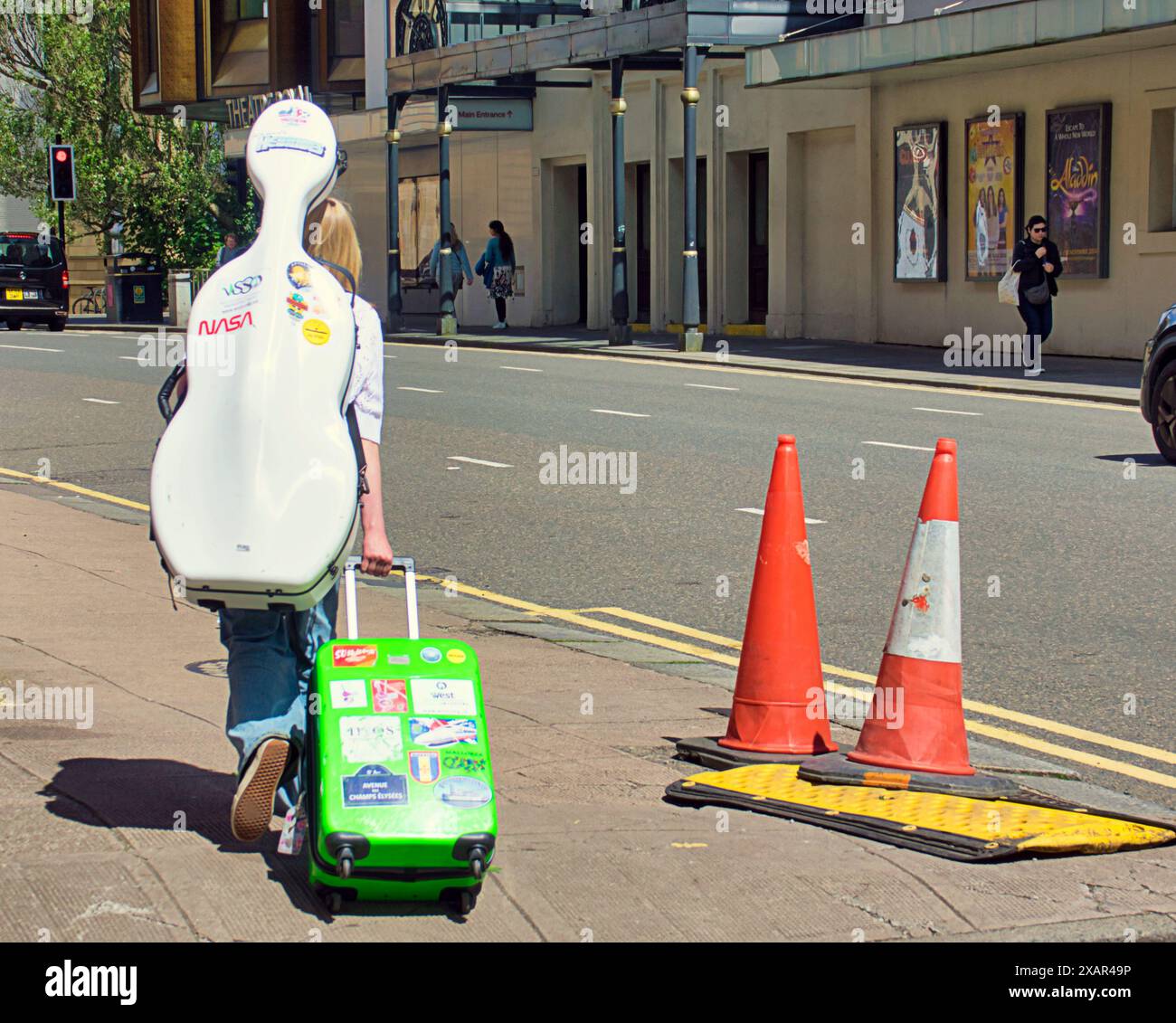 Glasgow, Scotland, UK. 8th June, 2024: UK Weather:Sunny in  the city saw the city saw locals and tourists in the town centre. Credit Gerard Ferry/Alamy Live News Stock Photo