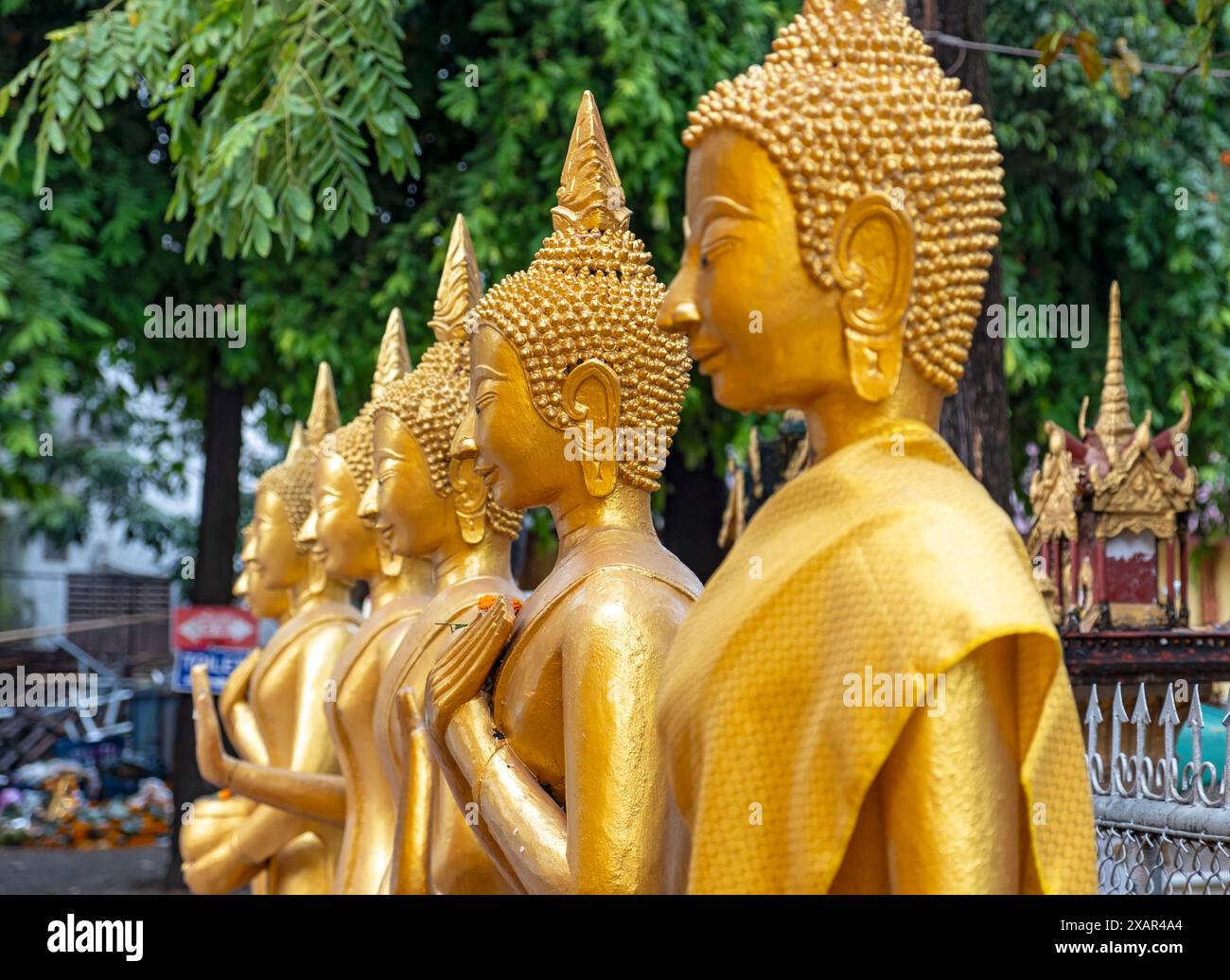 Golden Buddha Statue Wat Si Hi-res Stock Photography And Images - Alamy