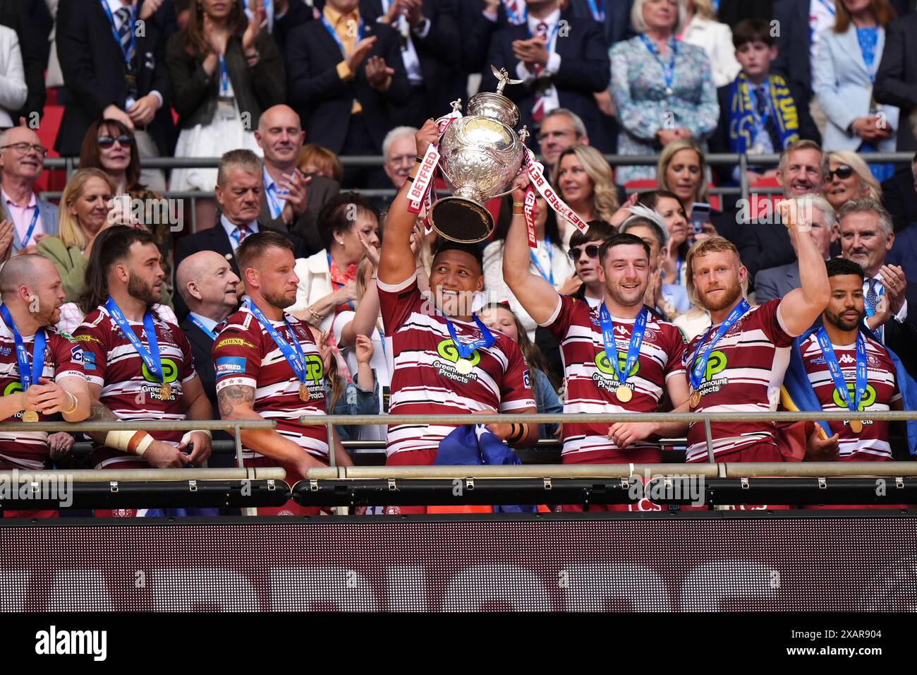 Wigan Warriors' Patrick Mago (centre) lifts the trophy with team-mates after victory in the Betfred Challenge Cup final at Wembley Stadium, London. Picture date: Saturday June 8, 2024. Stock Photo