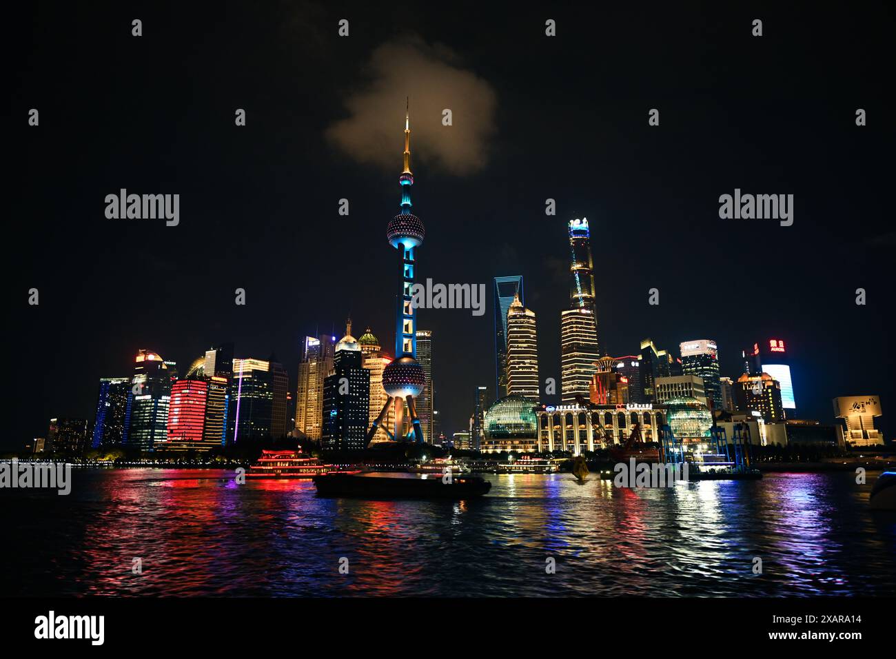Shanghai hi-res stock photography and images - Alamy