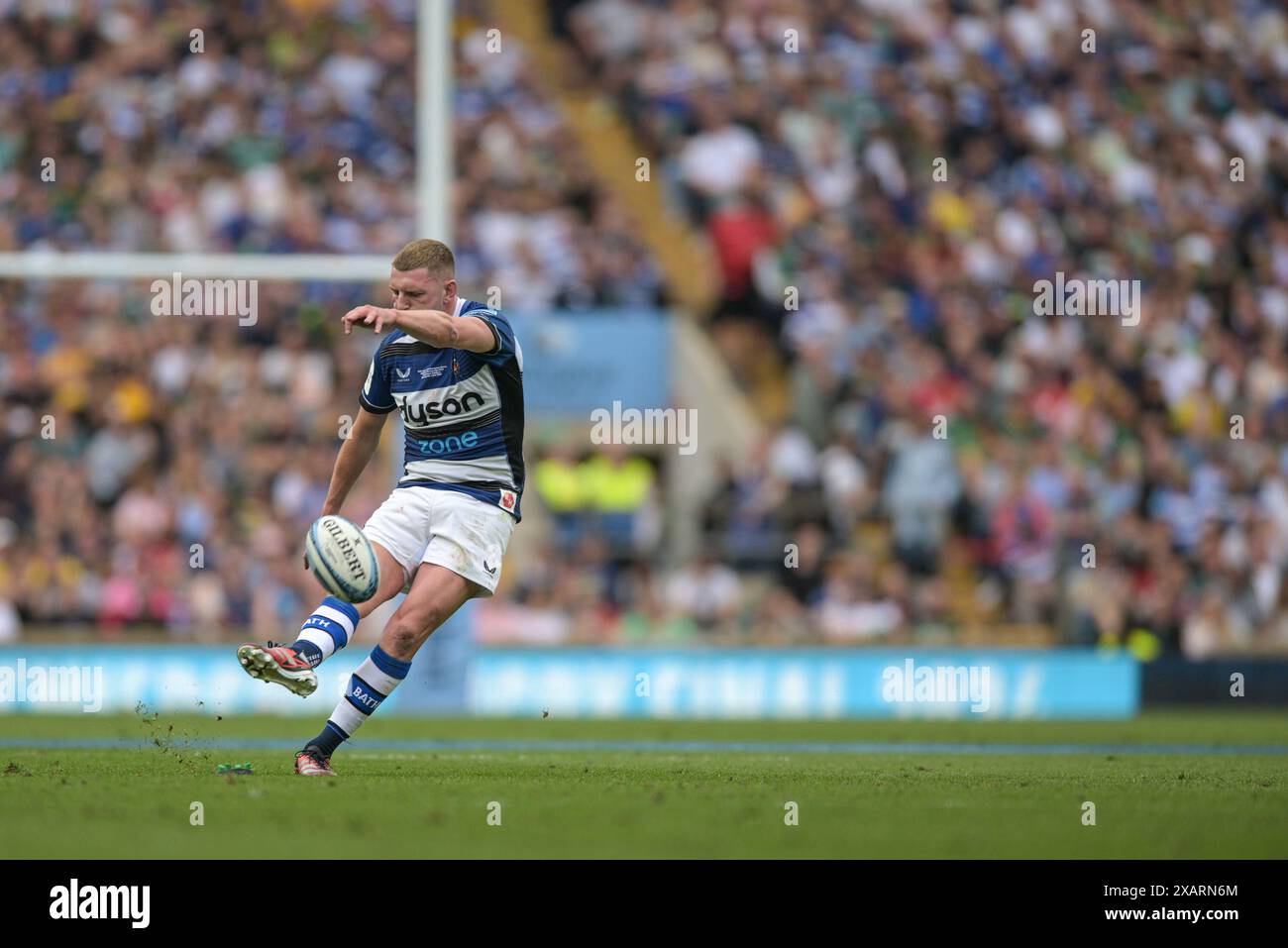 Finn Russell of Bath Rugby kicks to give Bath the lead late in the second half during the Gallagher Premiership Rugby Final match between Northampton Saints and Bath Rugby at Twickenham Stadium, Twickenham, United Kingdom on 8 June 2024. Photo by Phil Hutchinson. Editorial use only, license required for commercial use. No use in betting, games or a single club/league/player publications. Credit: UK Sports Pics Ltd/Alamy Live News Stock Photo