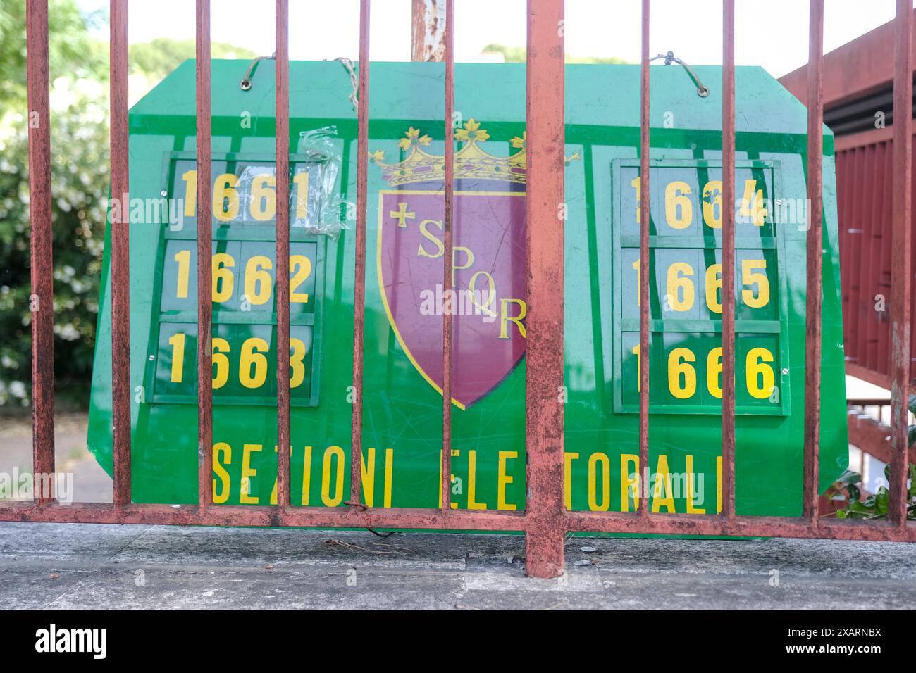 Roma, Italia. 08th June, 2024. Operazioni di voto nei seggi per le