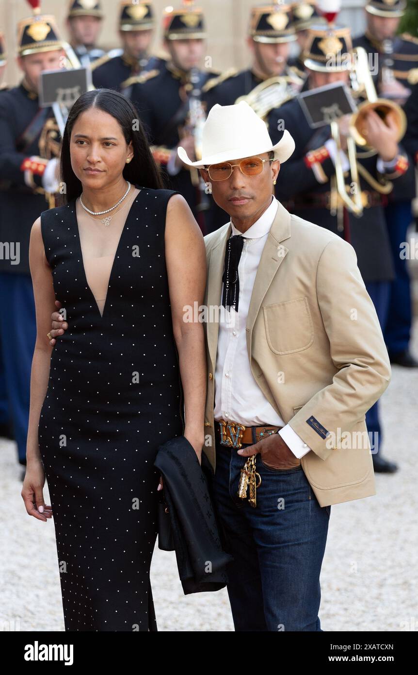 Paris, France. 01st Jan, 2000. Fashion designer Helen Lasichanh (L