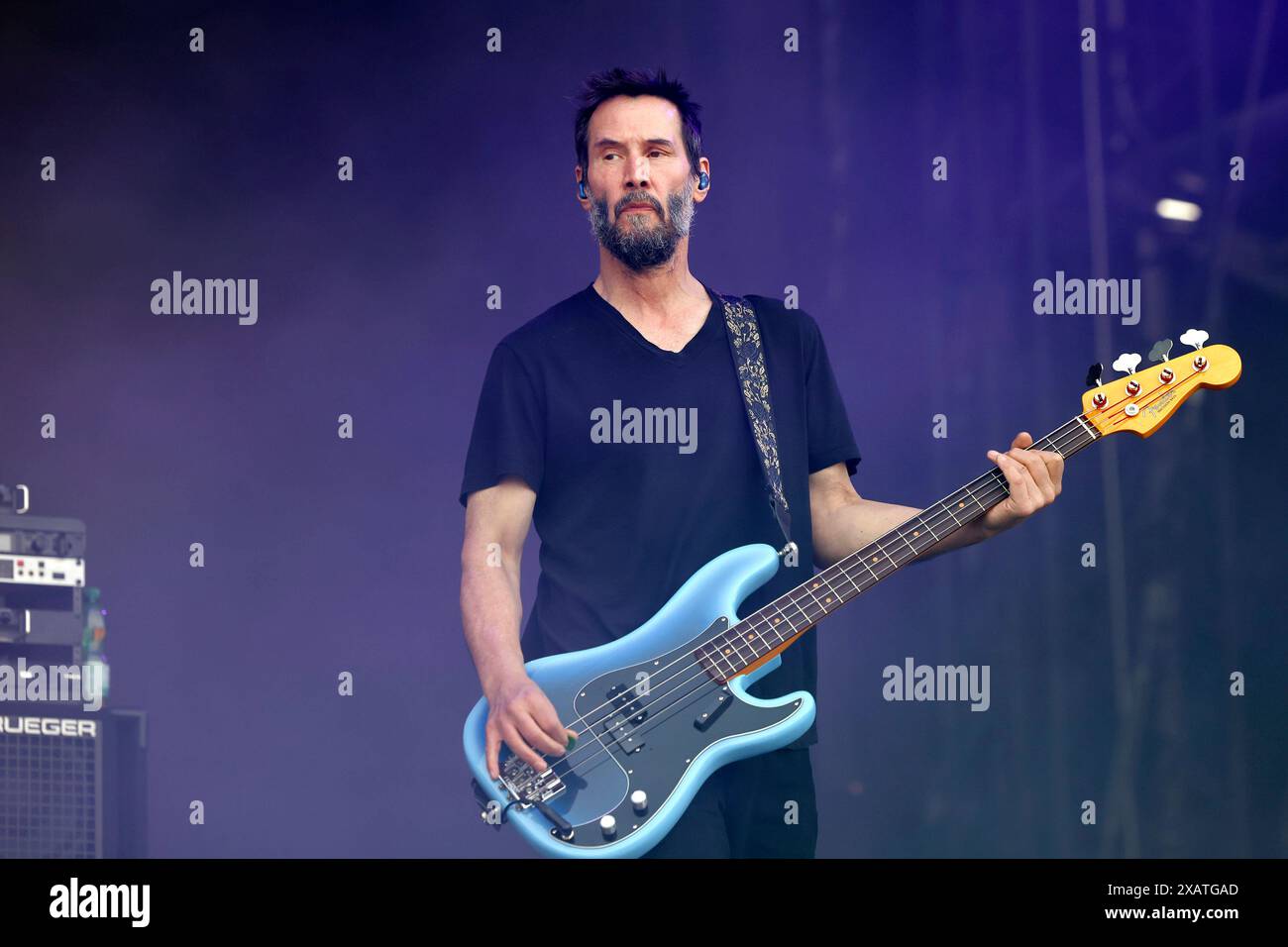 Keanu reeves bassist hi-res stock photography and images - Alamy