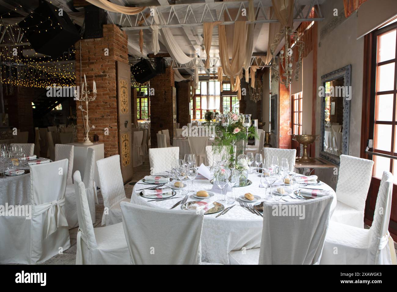 Wedding reception venue hi-res stock photography and images - Alamy, image size:1300x956