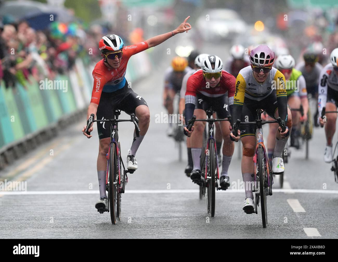 JaycoAlUla's Ruby RosemanGannon (right) wins stage four of the 2024