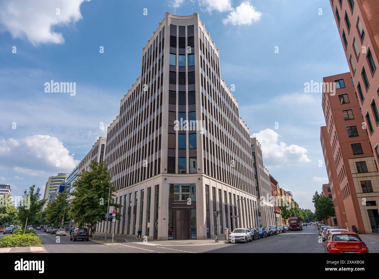 Large building lot windows tower hi-res stock photography and images ...