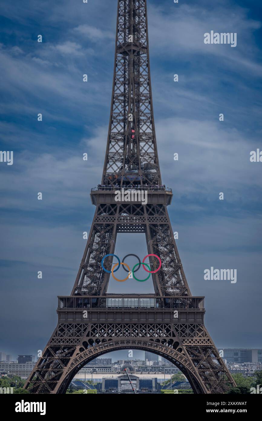 paris-france-08-06-2026-view-of-the-eiffel-tower-with-the-the-rings