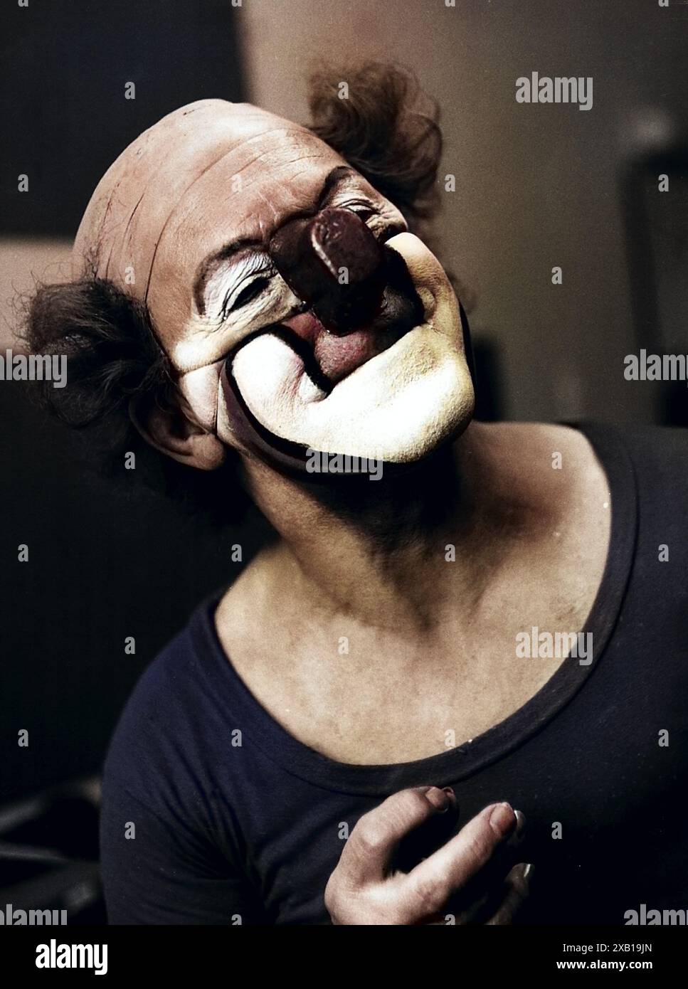 Clown portrait 1960s hi-res stock photography and images - Alamy