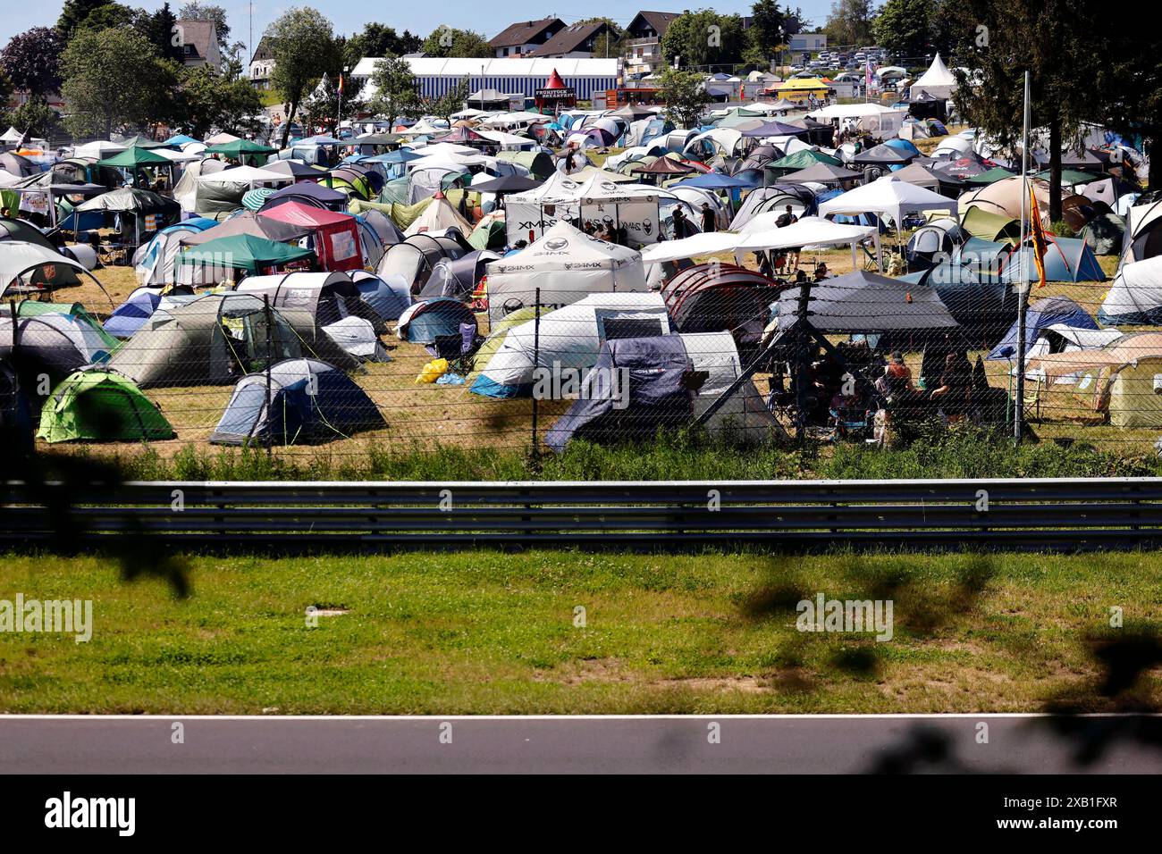 Campingplatz an der Rennstrecke bei Rock am Ring RaR 2024. Rock am Ring ist  ein von Marek Lieberberg gegrndetes Musikfestival, das traditionell auf  dem Nrburgring in der Nhe der Stadt Adenau in