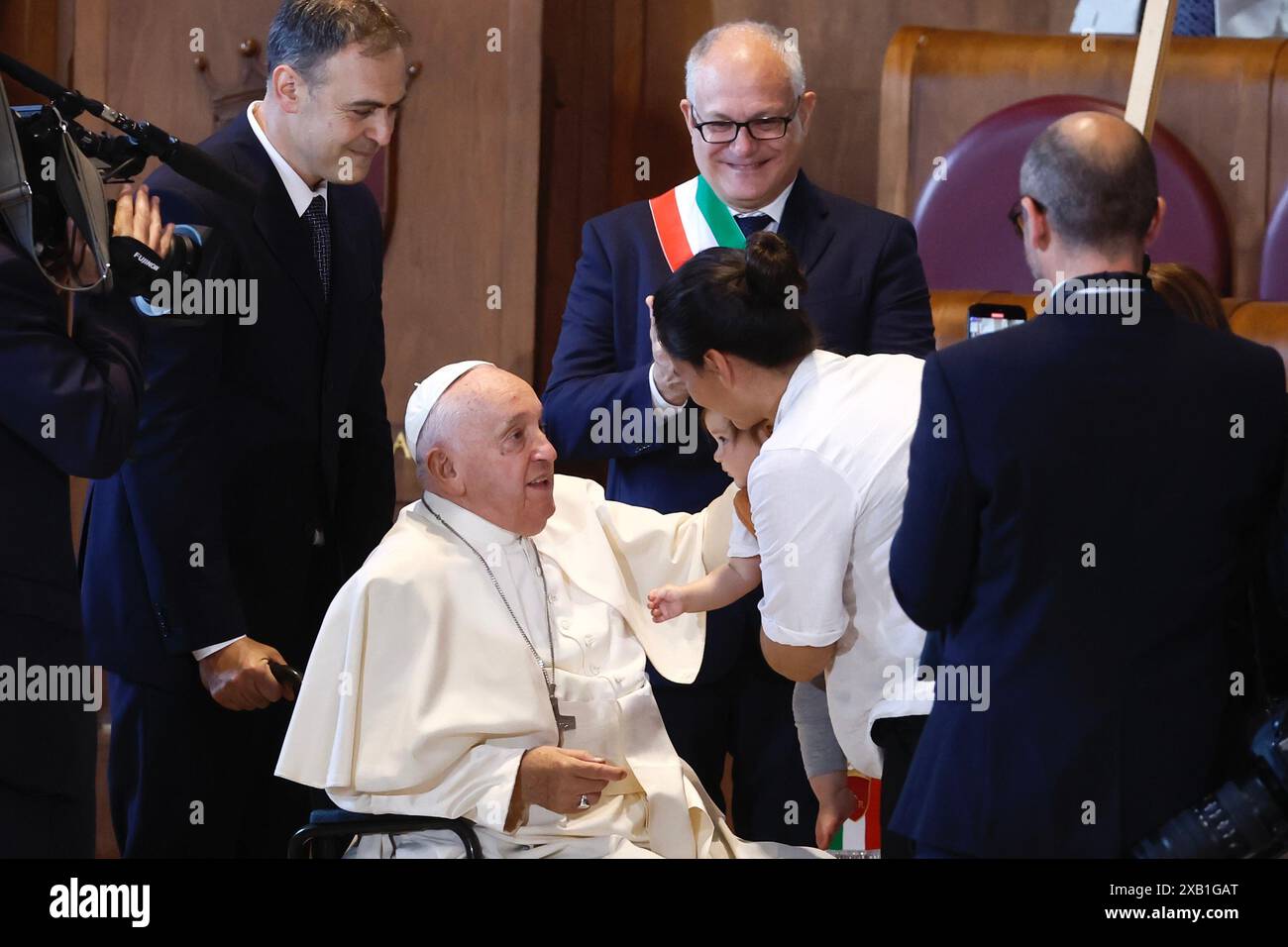 Roma, Italia. 10th June, 2024. Pope Francis blesses a child during the visit Rome Campidoglio welcomed by the mayor Roberto Gualtieri - News - Rome, Italy &#x2014; Monday, 10 June 2024 (photo Cecilia Fabiano/LaPresse) Credit: LaPresse/Alamy Live News Stock Photo