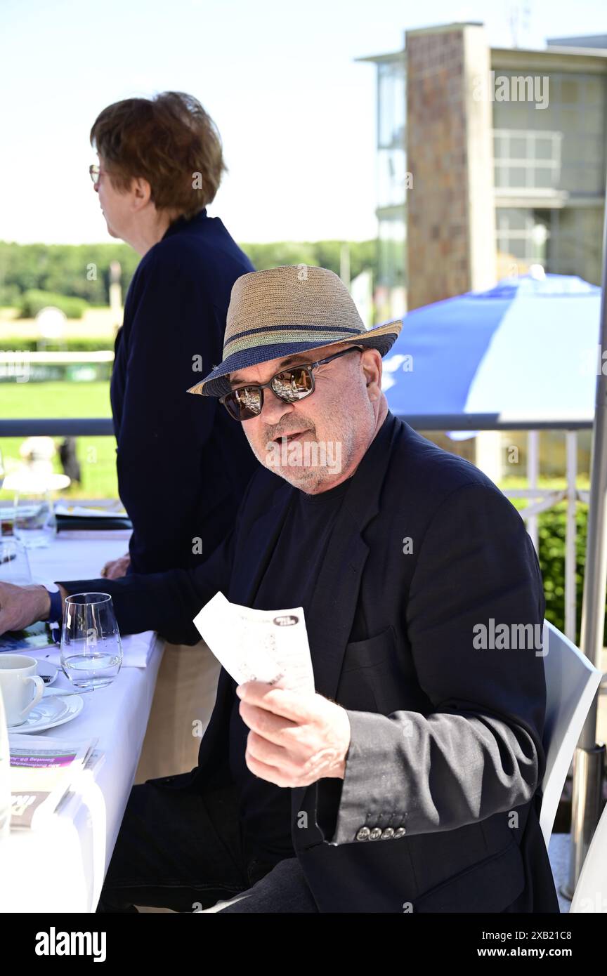 Florian Martens beim Fashion Raceday auf der Rennbahn Hoppegarten. Berlin, 09.06.2024 Stock Photo