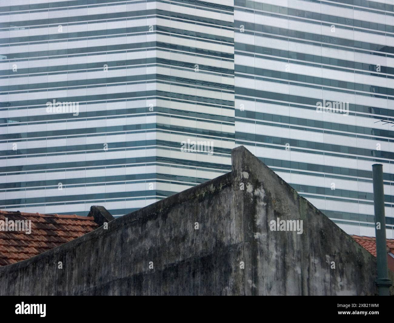 Old and new buildings in Singapore Stock Photo - Alamy