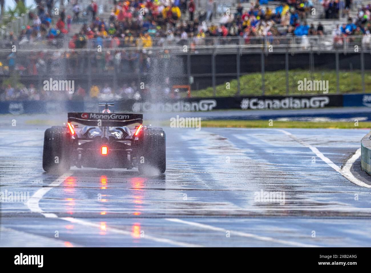 Kevin Magnussen (DEN) MoneyGram Haas F1 eam Haas VF24 Ferrari