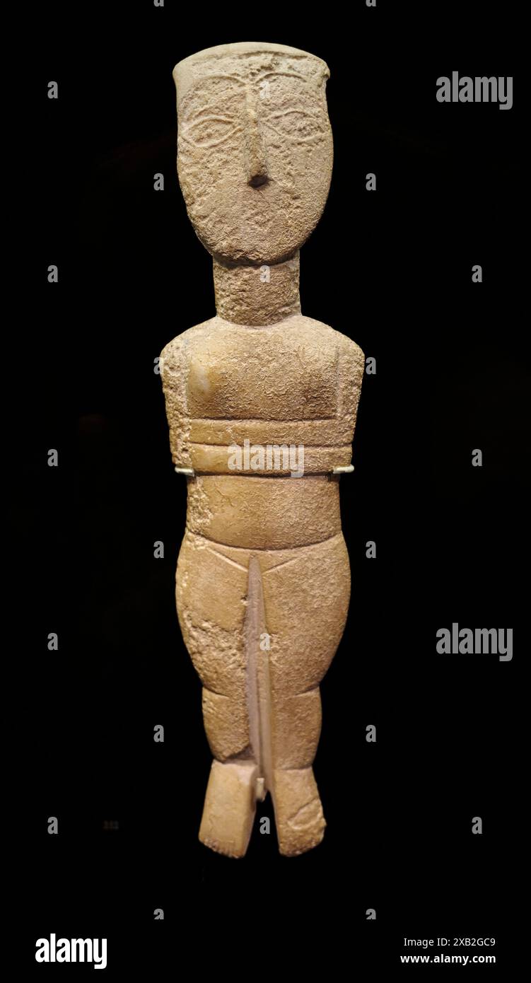 CYCLADIC ART. Female figurine of the canonical type   Spedos variety. Syros phase Early Bronze Age,  Early Cycladic II period  2800-2300 BC Syros, Gre Stock Photo