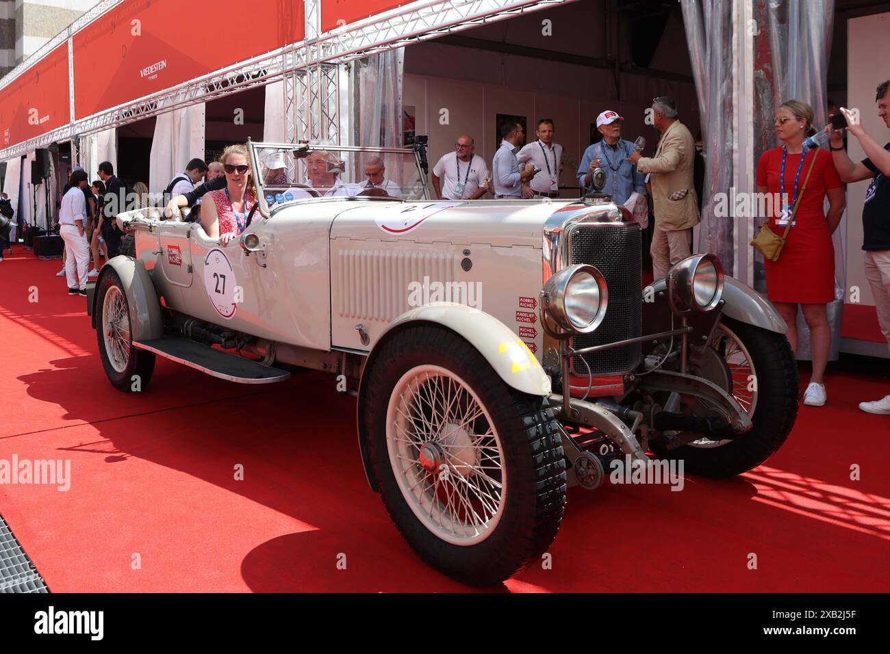 Brescia, Italia. 10th June, 2024. 1000 miglia punzonatura in piazza