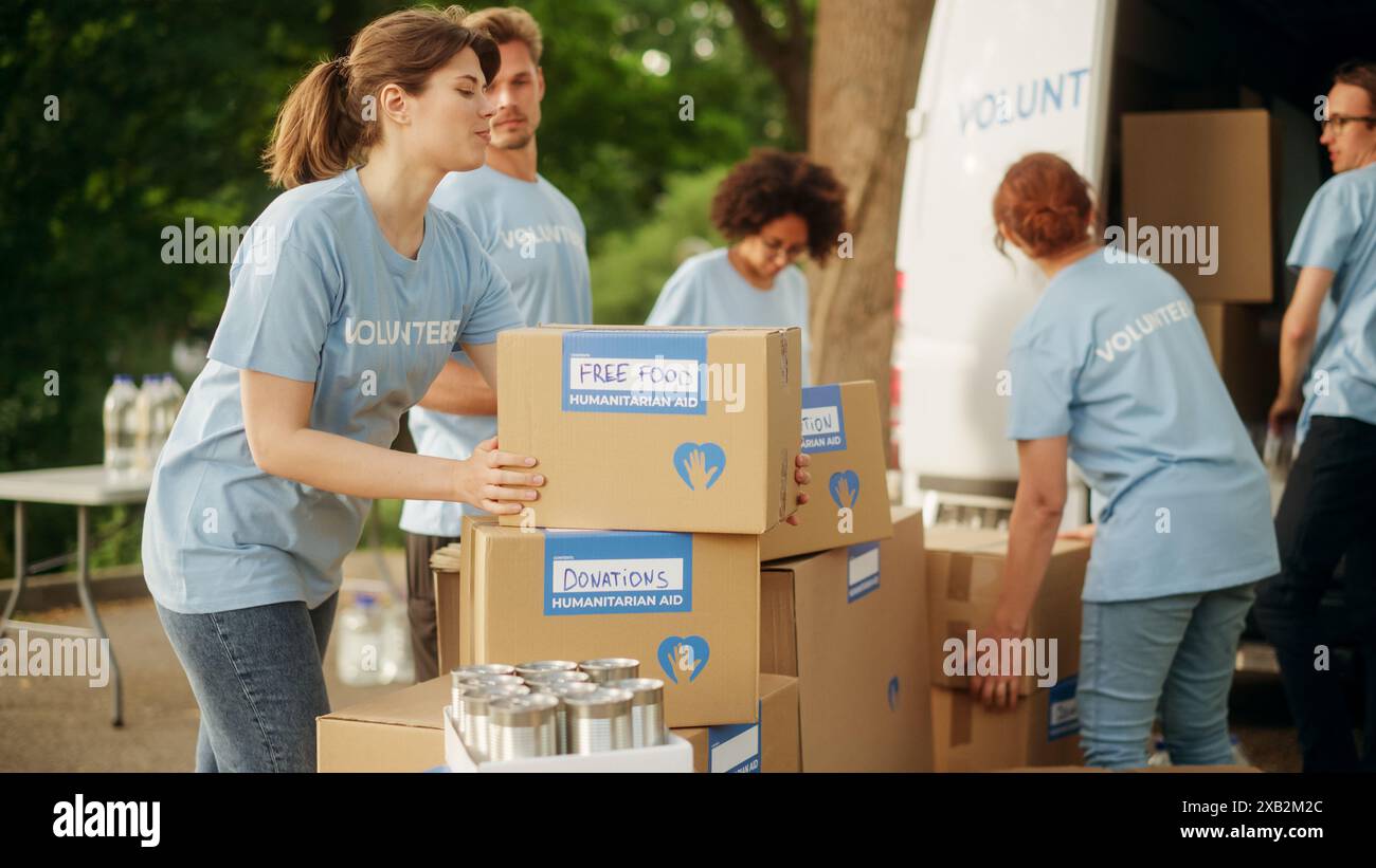 Community food bank boxes hi-res stock photography and images - Alamy