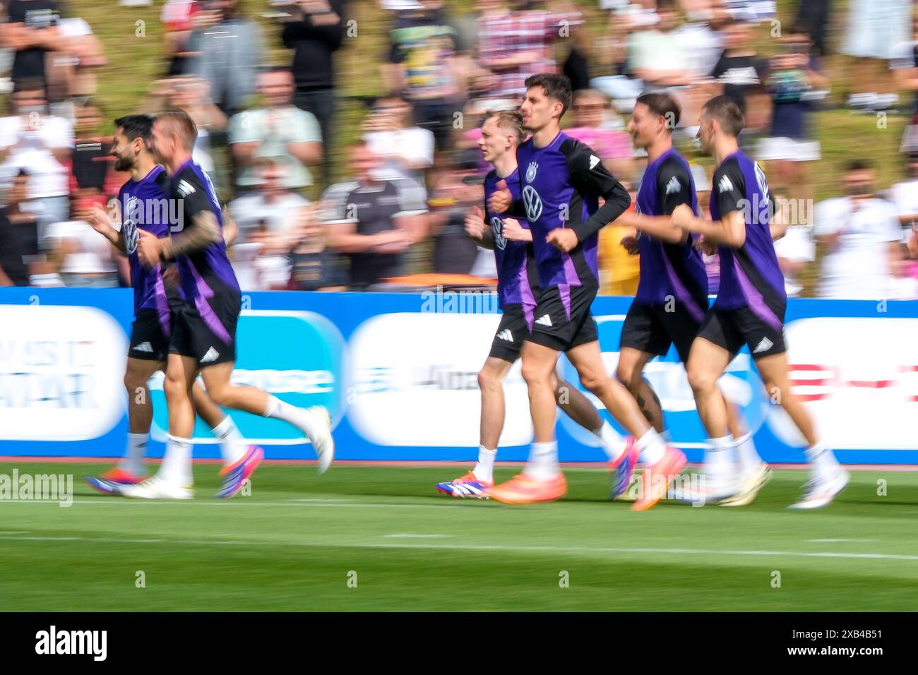 Die Mannschaft Beim Warm Machen GER DFB Oeffentliches Training die-mannschaft-beim-warm-machen-ger-dfb-oeffentliches-training