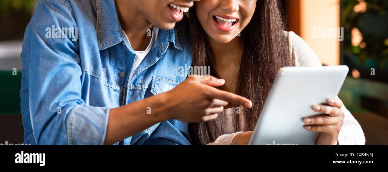Black teen girl tablet hi-res stock photography and images - Alamy