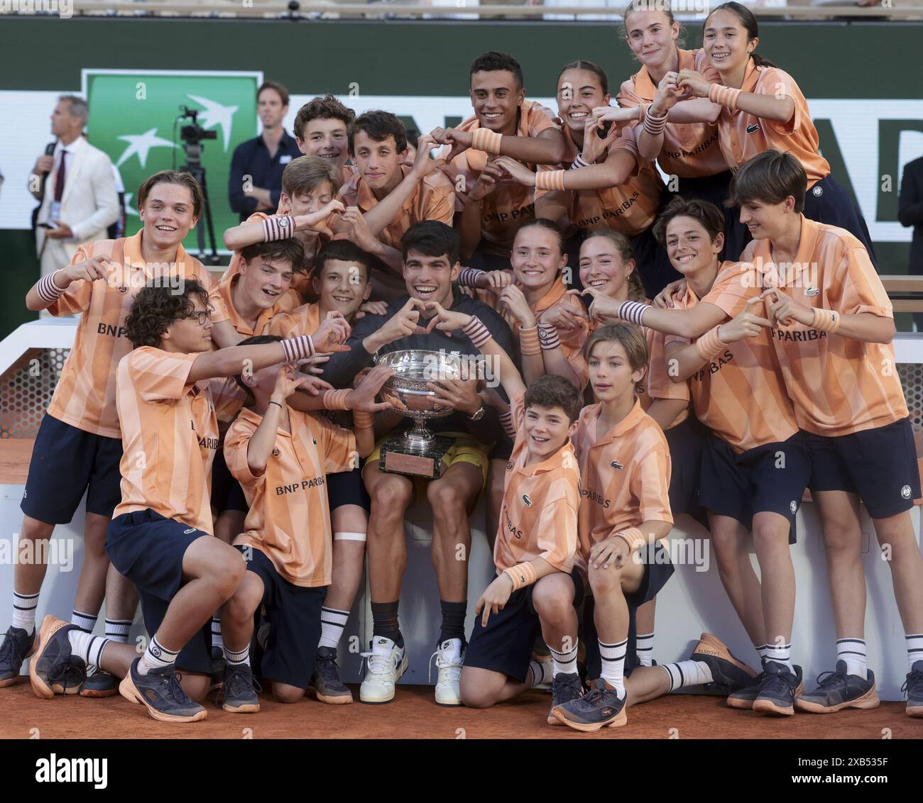Roland-Garros ball kids The Wawrinka Factor: Mentorship at the Highest Level
