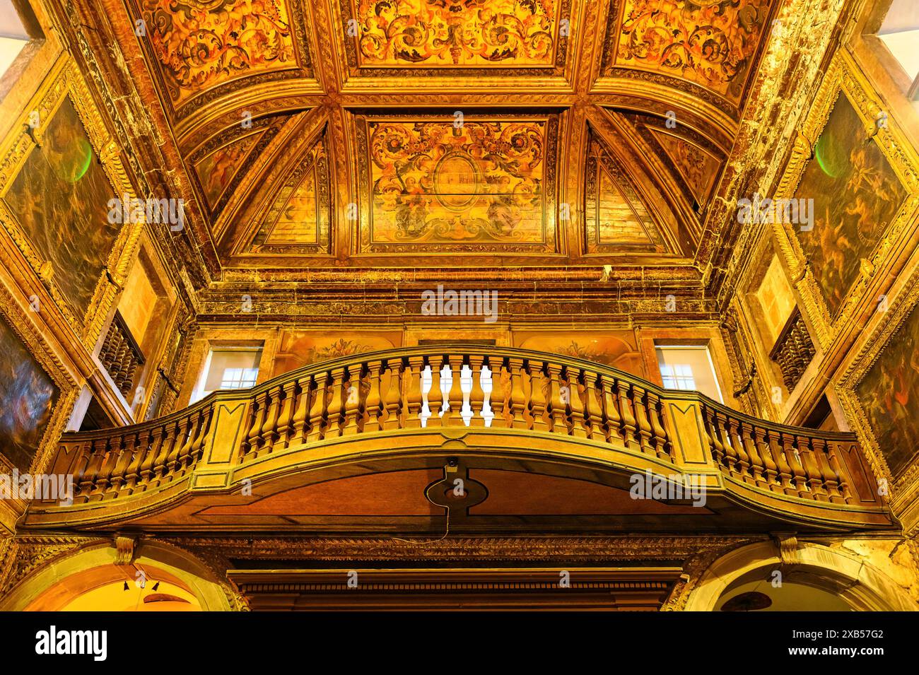 Nave interior view parish hi-res stock photography and images - Alamy