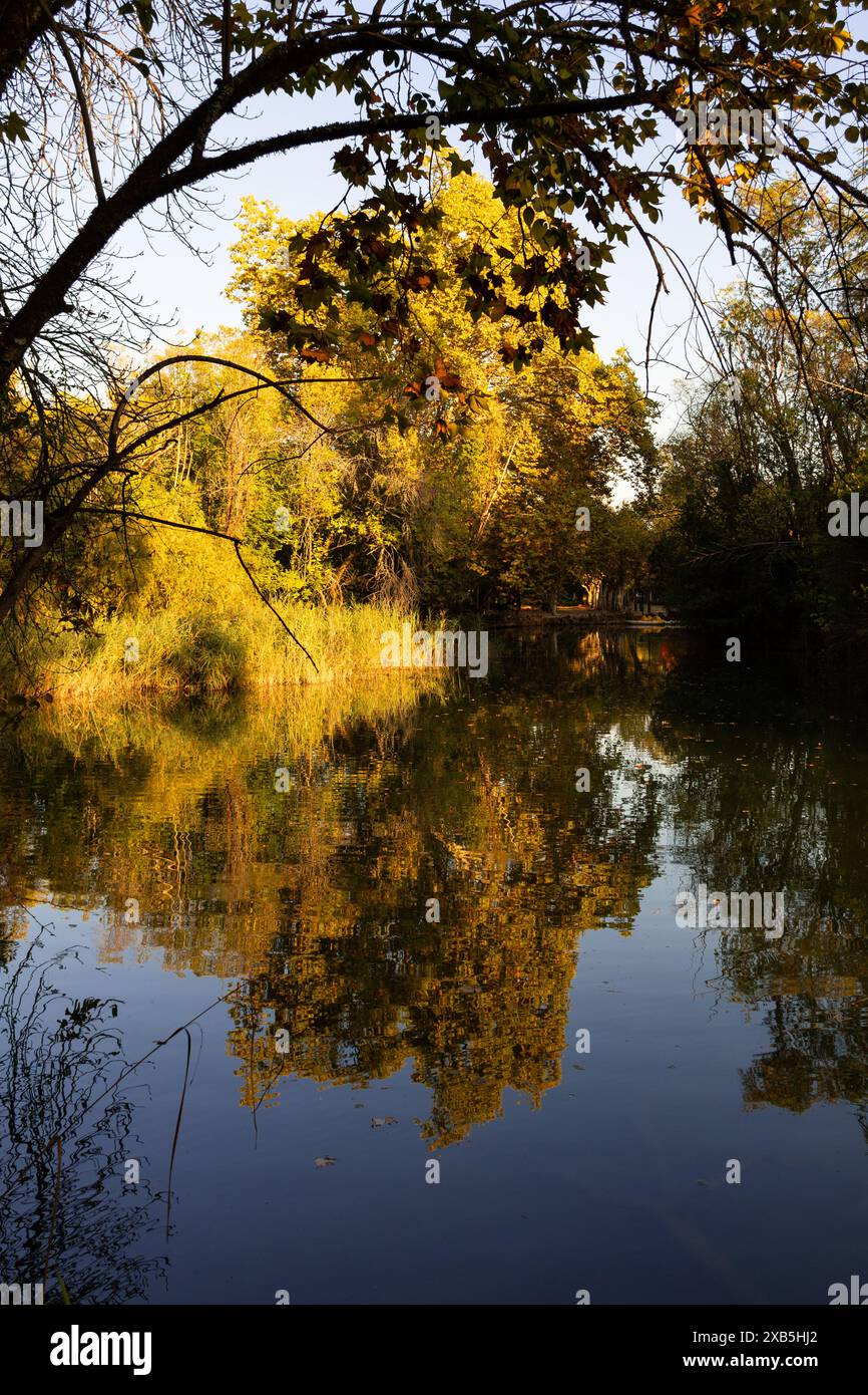 Paisaje reflejo agua hi-res stock photography and images - Alamy