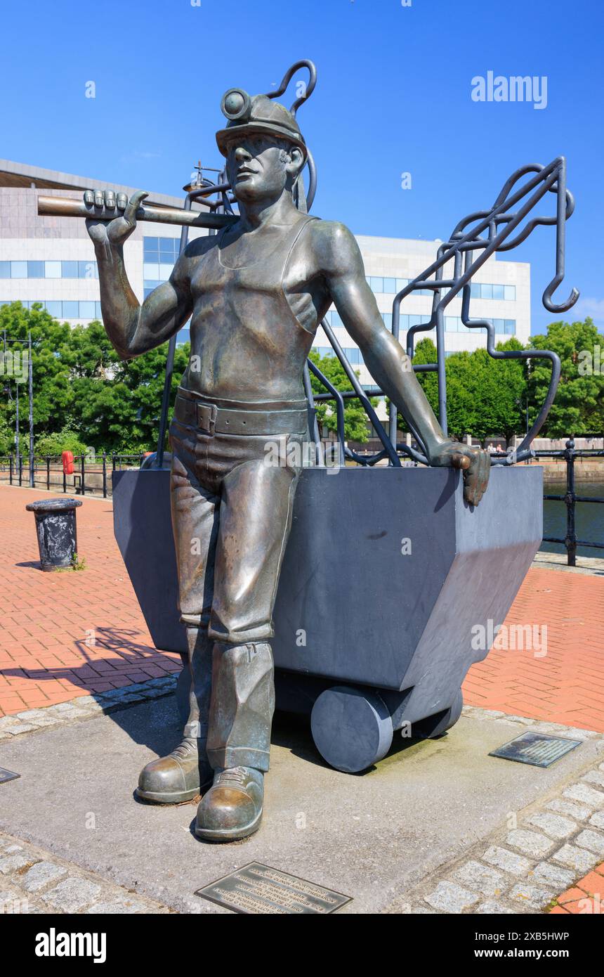 'From Pit to Port' coal  miner sculpure at Roath Basin, Cardiff Bay, Wales Stock Photo