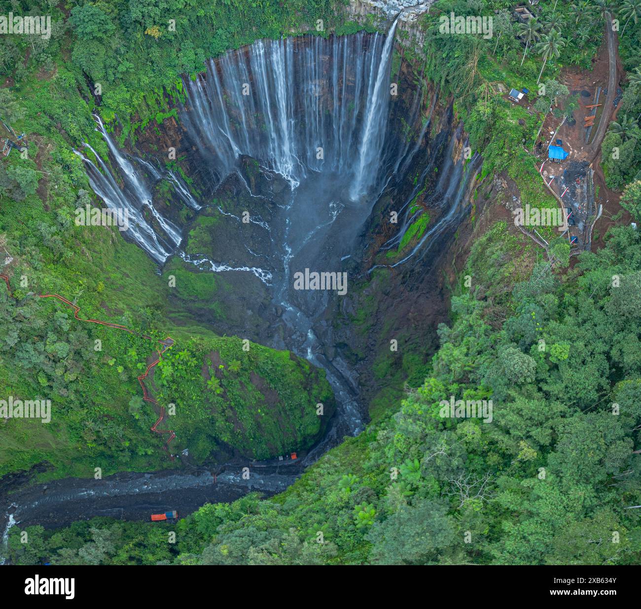 Top view falling streams water hi-res stock photography and images - Alamy