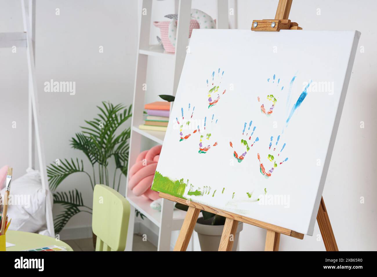 Hand Easel Child easel bedroom hi-res stock photography and images - Alamy