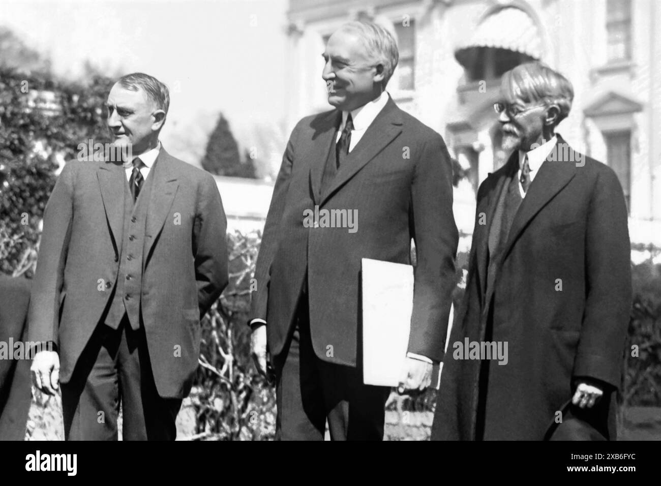 Dr. Charles Mayo (co-founder of the Mayo Clinic), President Warren G. Harding, and Dr. Charles E. Sawyer (Physician to the President) at the White House in Washington, D.C., on May 25, 1921. Stock Photo