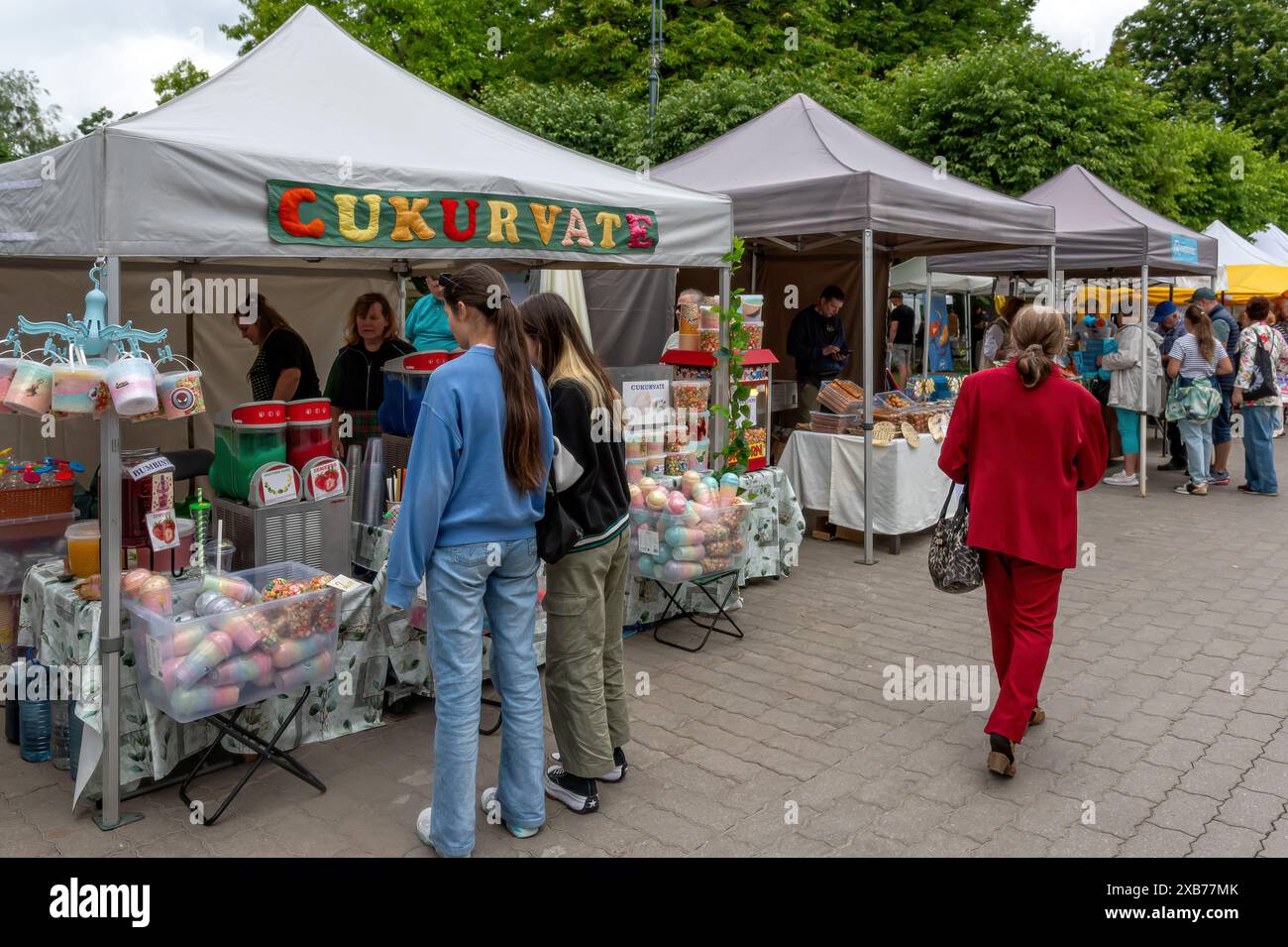 Food vendor stall tent hi-res stock photography and images - Alamy