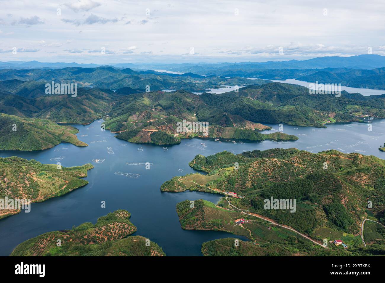 Green lakes in mountain hi-res stock photography and images - Alamy