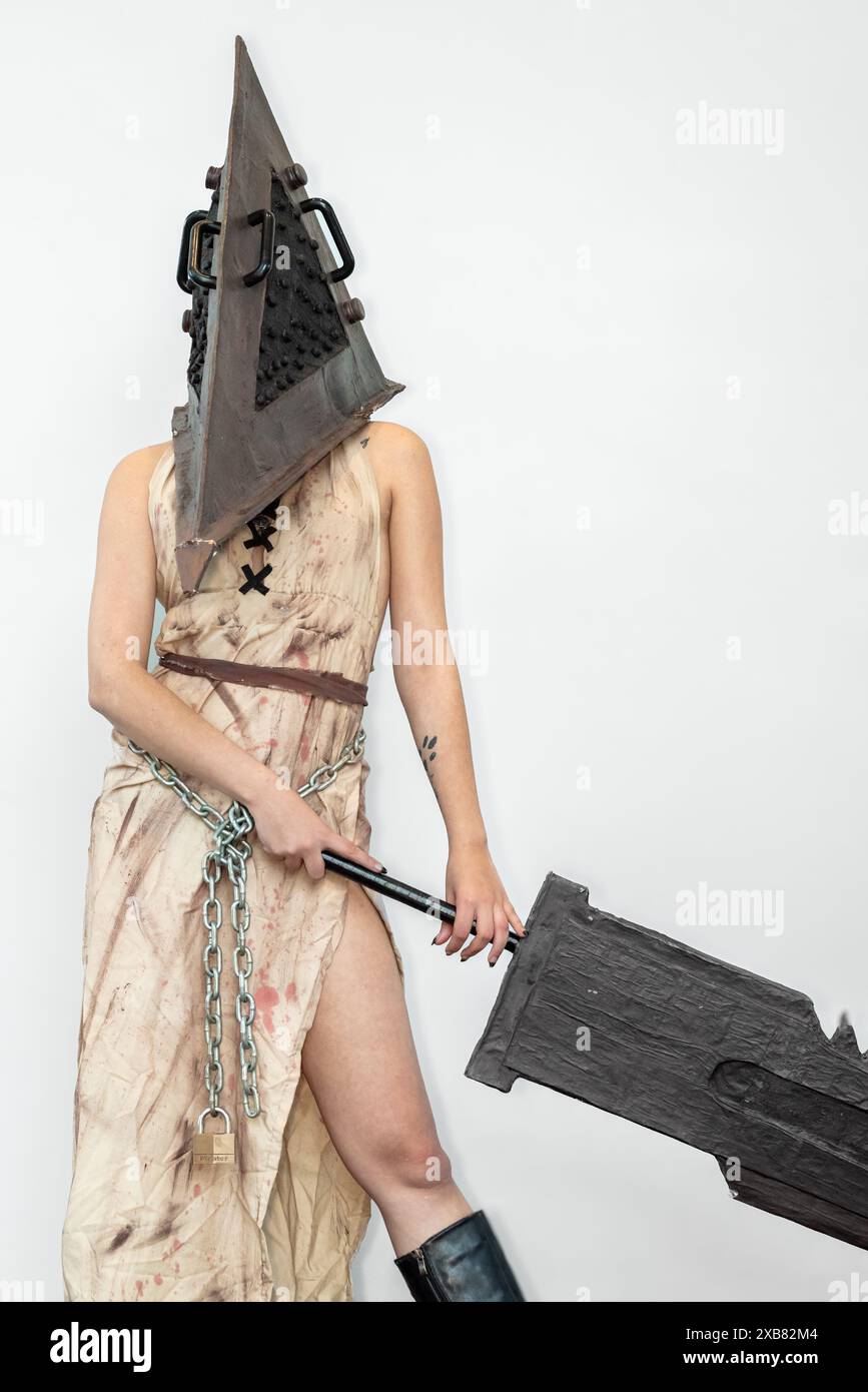 Silent Hill Cosplay Pyramid Head Silent Hill Cosplay Pyramid Head