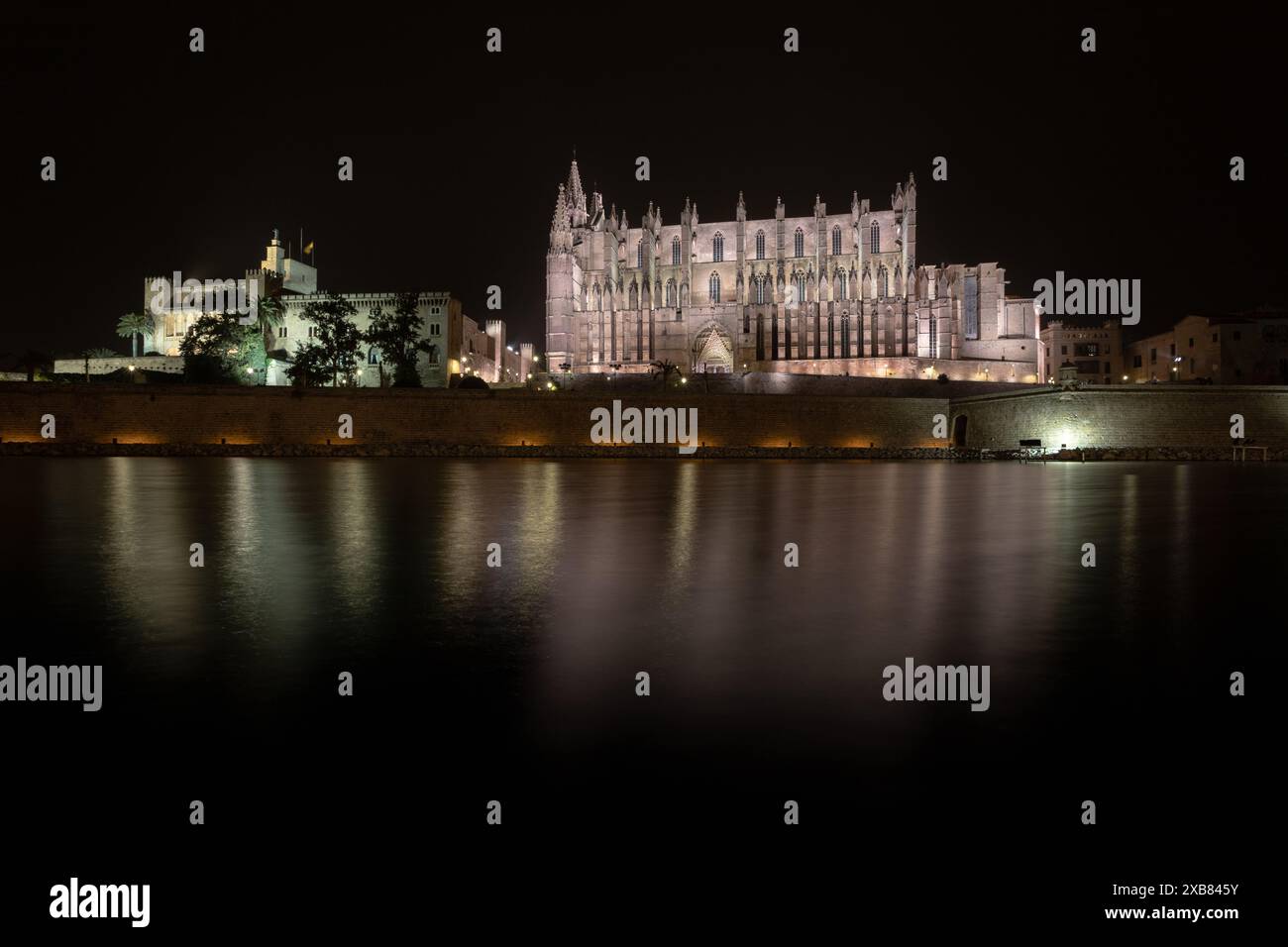 Illuminated old building hi-res stock photography and images - Alamy