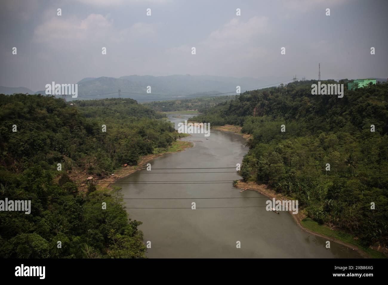 View rolling hills meandering hi-res stock photography and images - Alamy