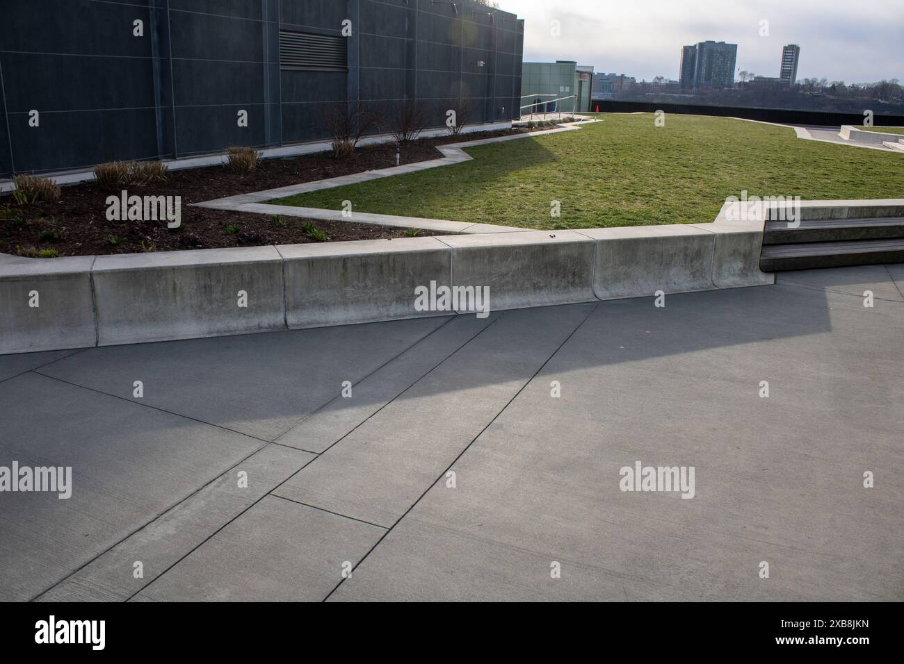 Rooftop terrace new york hi-res stock photography and images - Alamy