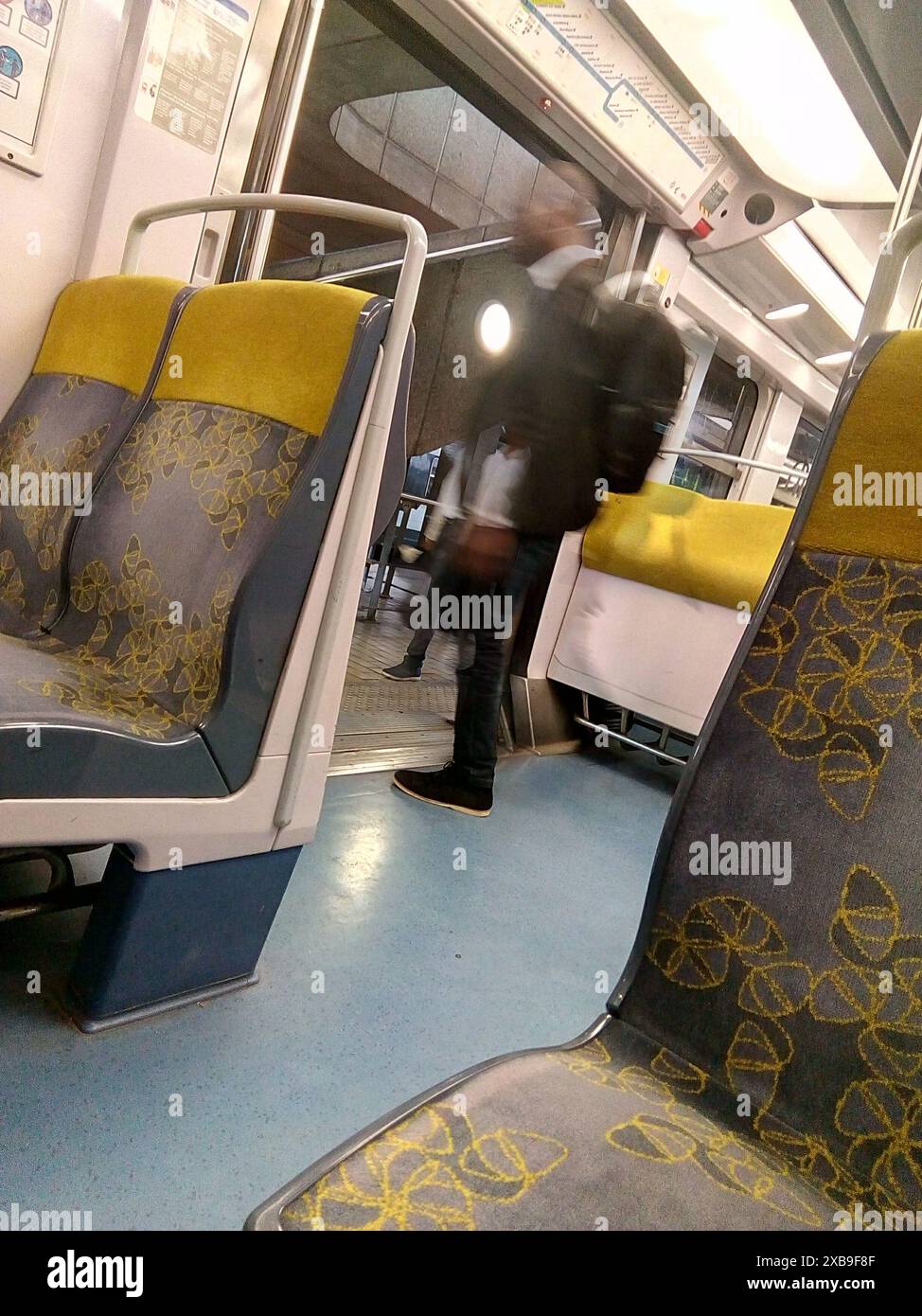 Train RER en direction de Roissy Charles de Gaulle Stock Photo - Alamy