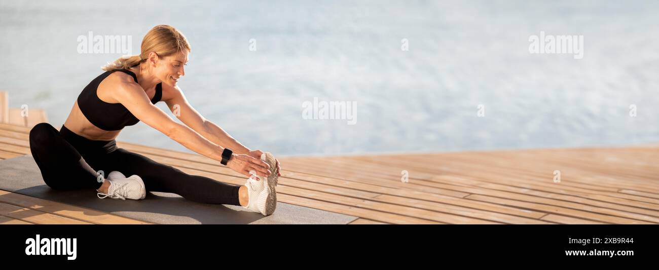 Woman fitness stretching legs hi-res stock photography and images - Alamy